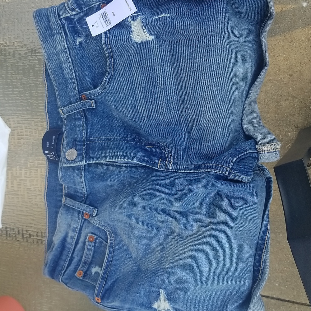 Women's Gap factory 5-in denim shorts size 8/29. New with tags